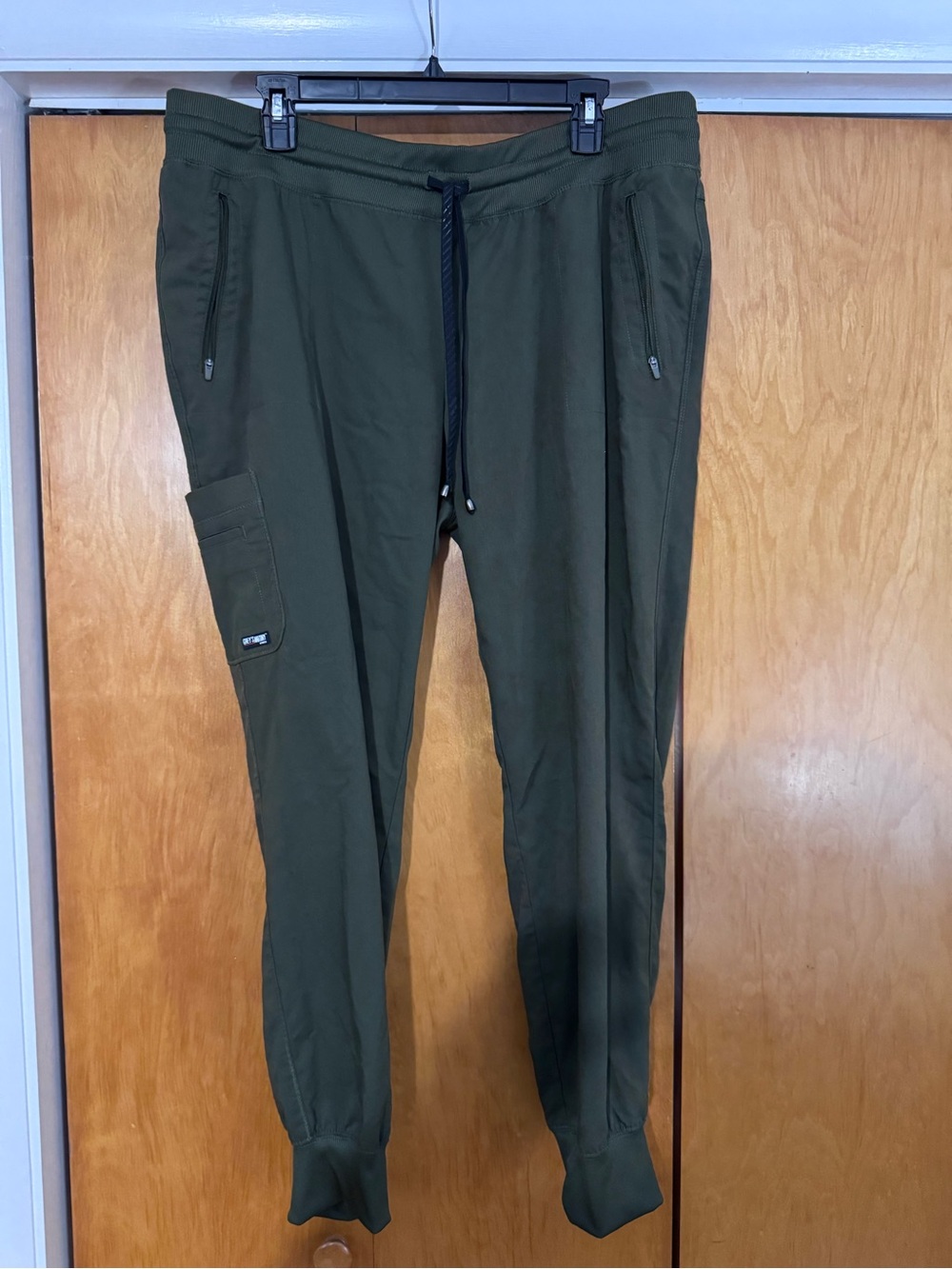 Women’s Greys Anatomy by Barco Olive Green Jogger scrub Pants with Cargo Pocket